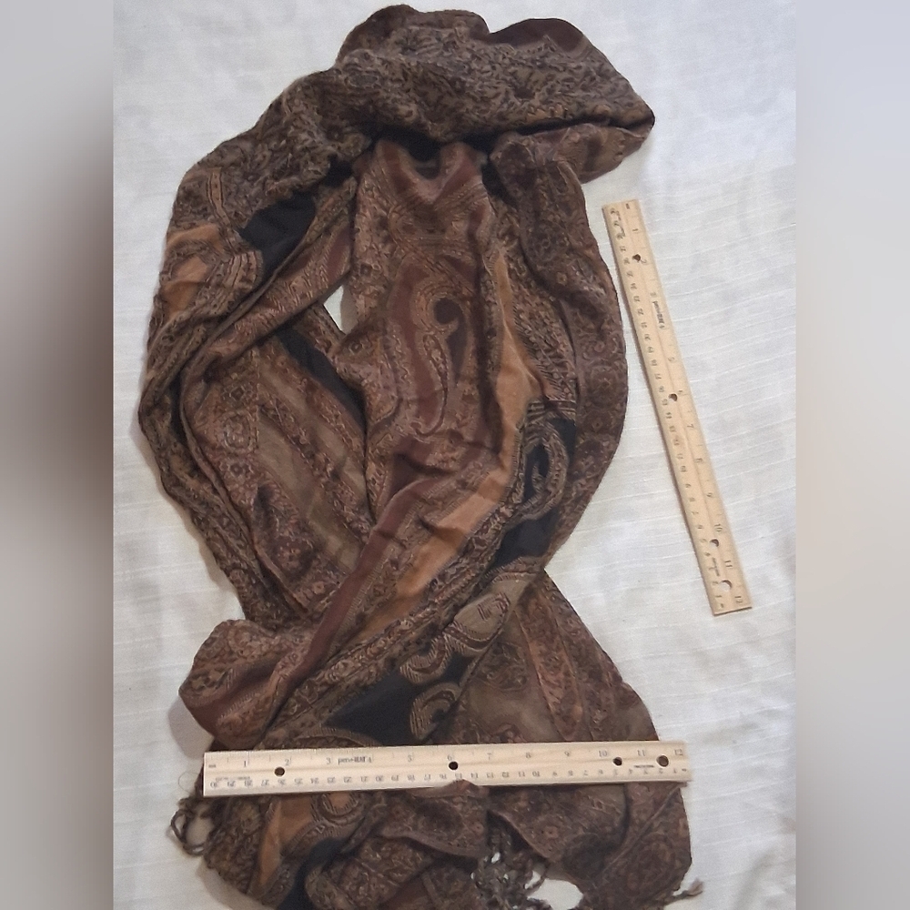 Elegant Paisley Scarf - Picture 2 of 2